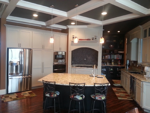 Two-Toned Shaker Style Doors and Drawers