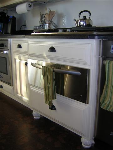 Fluted Bun Foot with Clip and Flute on Base Cabinet